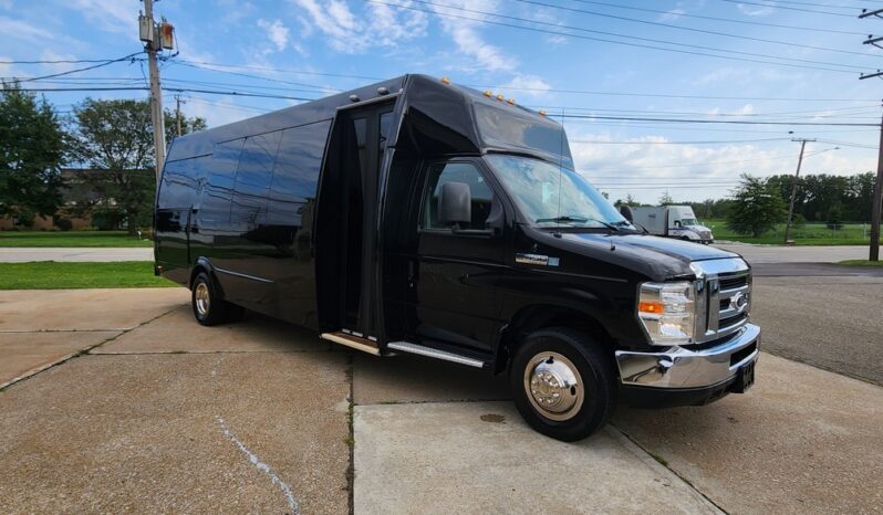 2015 Ford E450 Funeral Coach only 29K miles full